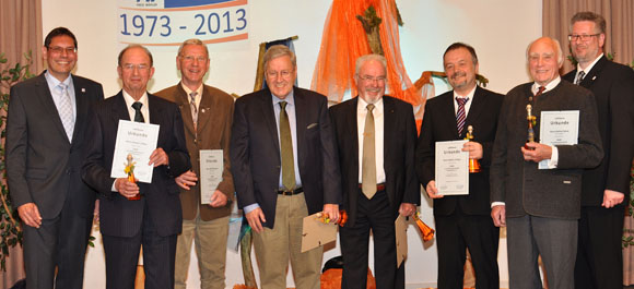 Vorsitzender Hans-Jürgen Kunz (l.) und Stellvertreter Hartmut Hubert (r.) ehrten (v.l.) Herbert Debus, Willi Gombert, Horst Reichmann, Friedhelm Kahn, Walter Fritzjus und Helmut Mück.